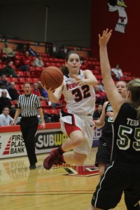 Freshman Jenna Hirsch attempts a layup over Green Bay Thursday night at Beeghly Center. Hirsch finished with a career-high 20 points in the Penguins' 66-57 victory. Photo by Dustin Livesay/The Jambar