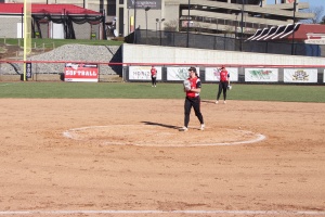 Maddi Lusk (10) threw a Complete Game shutout to win Game 1 of YSU's doubleheader sweep.